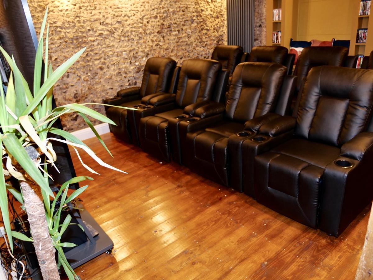 Luxury 9 Bed Manor House Hot Tub Cinema Room Skytv แซฟฟรอนวอลเดน ภายนอก รูปภาพ